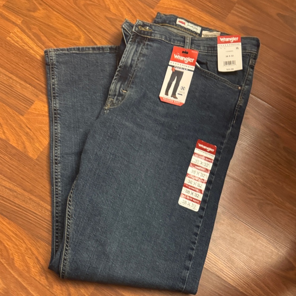 Wrangler Men's Relaxed Fit Dark Blue Jeans